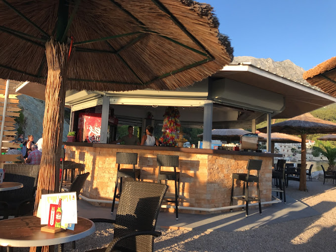 Cafe bar Waikiki